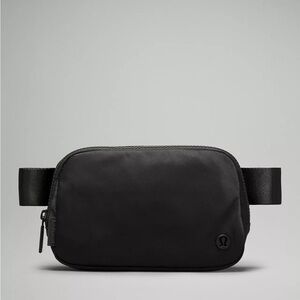 Lululemon everywhere belt bag